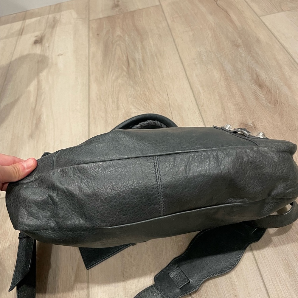 Authentic Dark grey Balenciaga bag cross bag - Picture 4 of 4